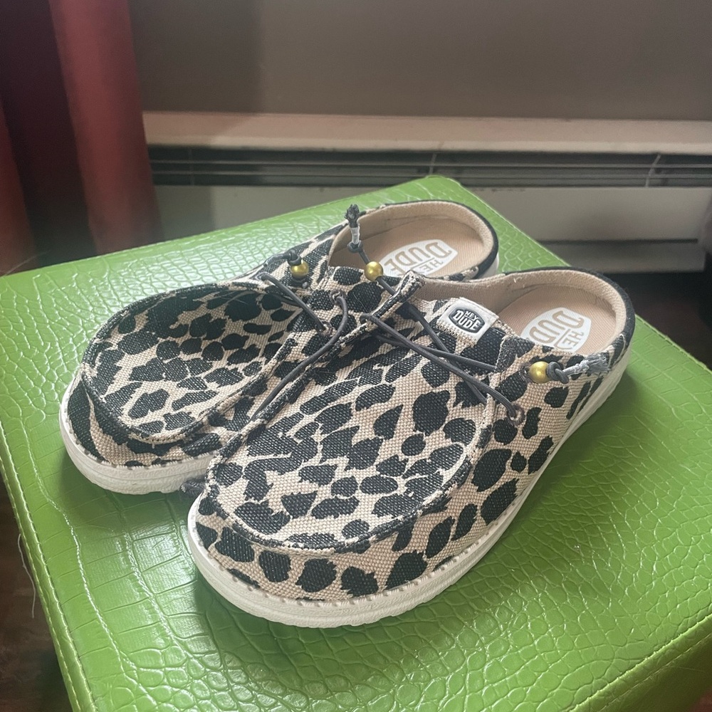 Women’s cheetah print hey dudes